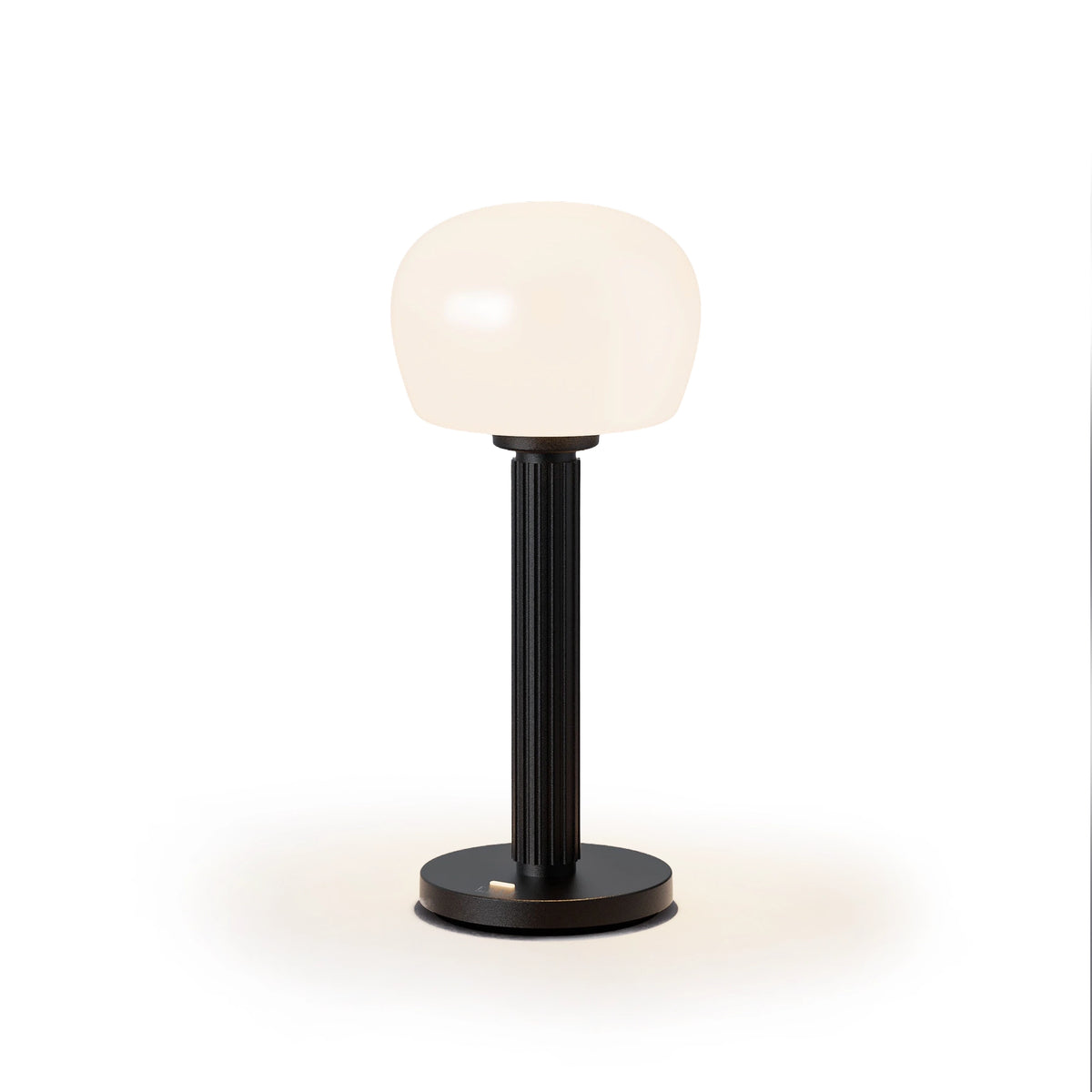 ELLE Decoration Vendome rechargeable table lamp in matt black, front view on a white background.