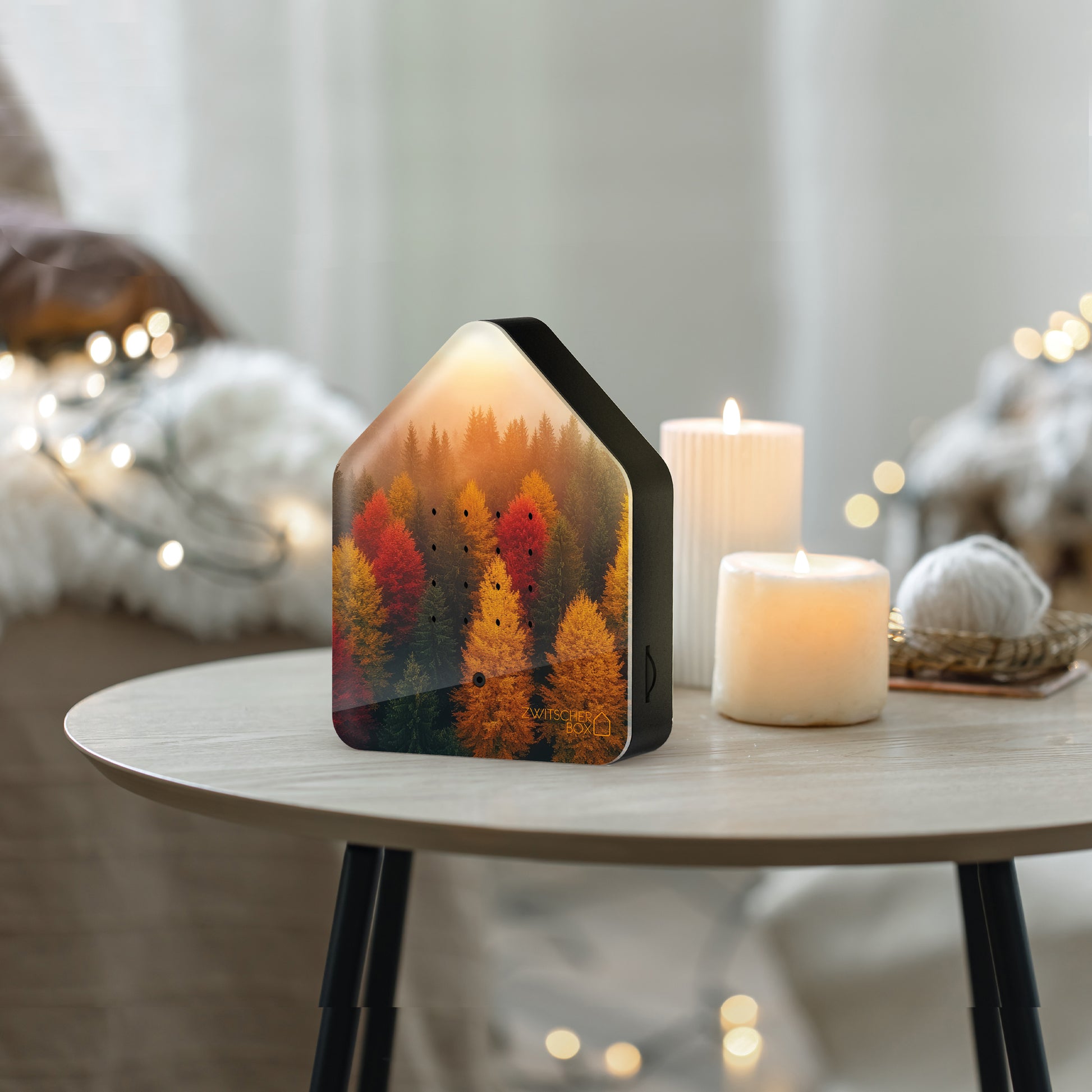 Zwitscherbox Limited Edition Golden Leaves│art. 11ZBX0301030│op rond tafeltje met kaarsen