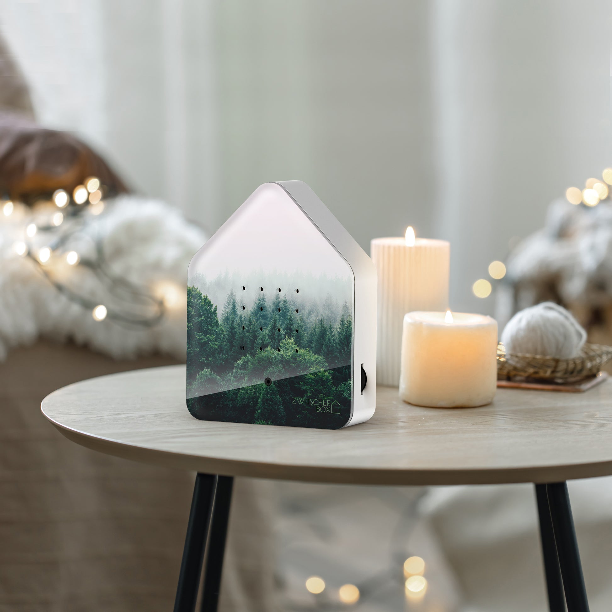 Zwitscherbox Limited Edition Morning Forest│art. 11ZBX0301023│op rond tafeltje met kaarsen