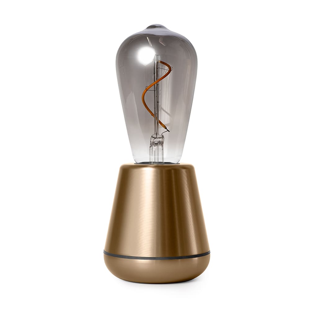 Humble Bulb ST64 Smoked│Humble Lights│humble One Gold met lichtbron en witte achtergrond