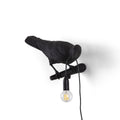 De Bird Lamp is een ontwerp van Marcantonio voor het Italiaanse merk Seletti. In sprookjes en films staat de kraai vaak symbool voor onheil. Maar deze vogels zijn je gevederde vriend en wijzen de weg in het donker. Verschillende versies, zowel indoor als outdoor. 