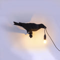De Bird Lamp is een ontwerp van Marcantonio voor het Italiaanse merk Seletti. In sprookjes en films staat de kraai vaak symbool voor onheil. Maar deze vogels zijn je gevederde vriend en wijzen de weg in het donker. Verschillende versies, zowel indoor als outdoor. 