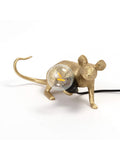 Deze muis wil je graag in huis hebben! Hij is ontworpen door Marcantonio voor het merk Seletti, en verkrijgbaar in 3 varianten: Staand, liggend en zittend. De nieuwe versie van dit iconische lampje is uitgevoerd met een standaard E14 fitting en een USB aansluiting. 