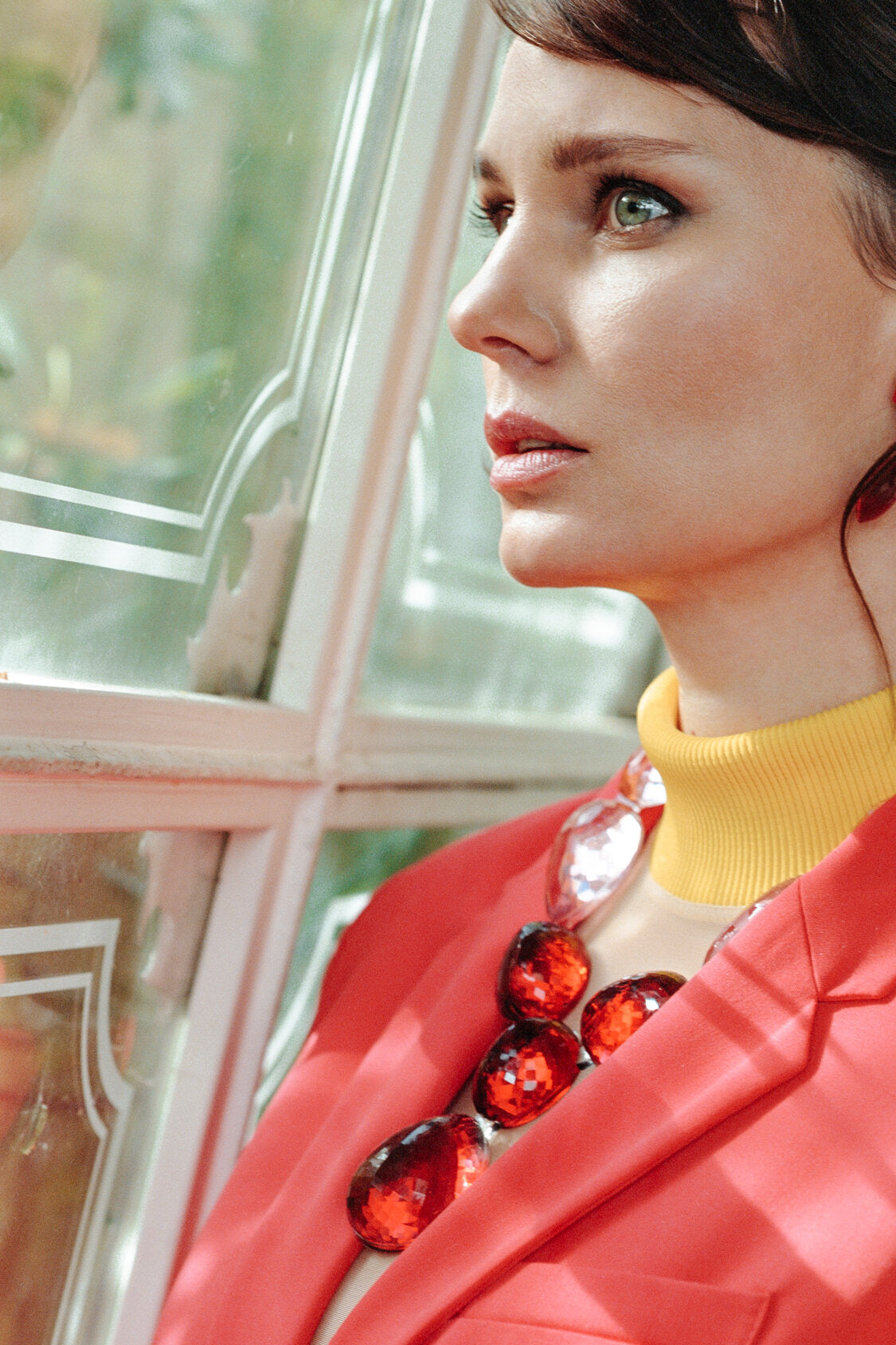 Big Stones Necklace Red│Corsari Jewels│Sfeerfoto halsketting gedragen
