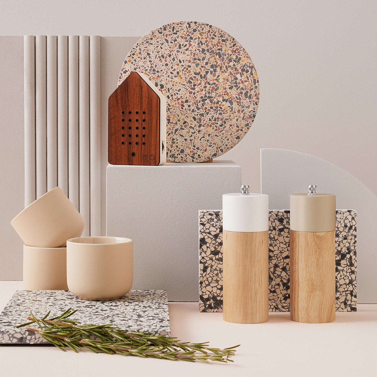 Birdybox Eiken hout Donker│Vogelgeluiden│Relaxound│art. 11BBX0201003│op keukenblok met accessoires