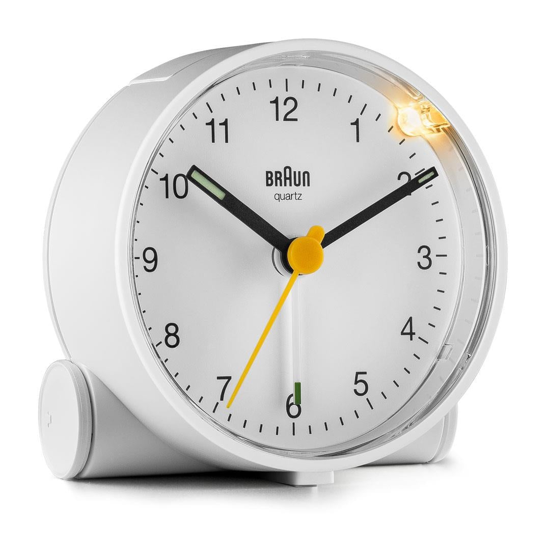 Braun Wekker Analoog BC01W│Wit│voorkant schuin met witte achtergrond