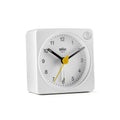 Braun Wekker Analoog BC02W│Wit│Reiswekker│voorkant schuin met witte achtergrond