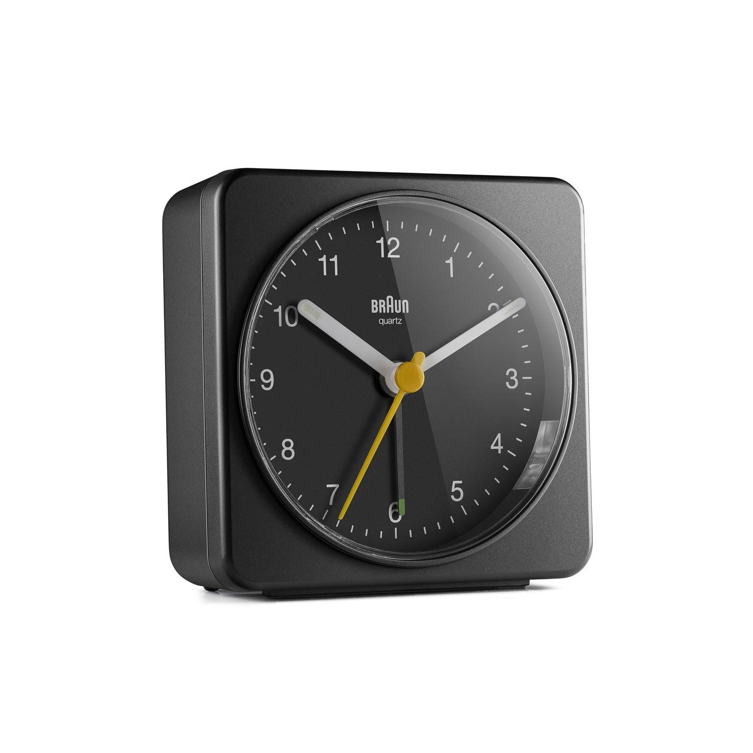 Braun Wekker Analoog BC03B│Zwart│vooraanzicht schuin met witte achtergrond