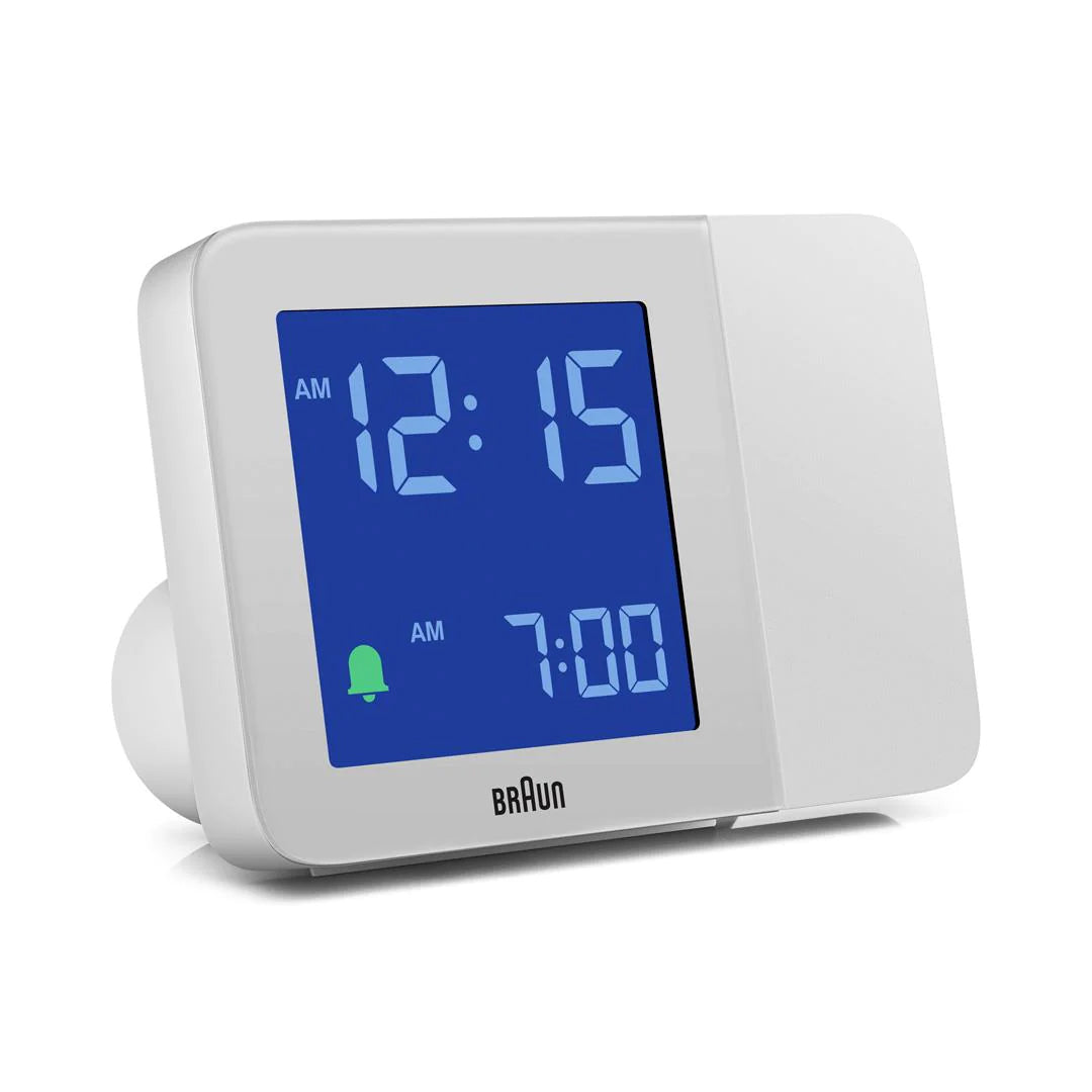 Braun Projectieklok en Wekker Digitaal BC15W-DCF│Wit│Radiogestuurd│voorkant schuin met verlichting aan