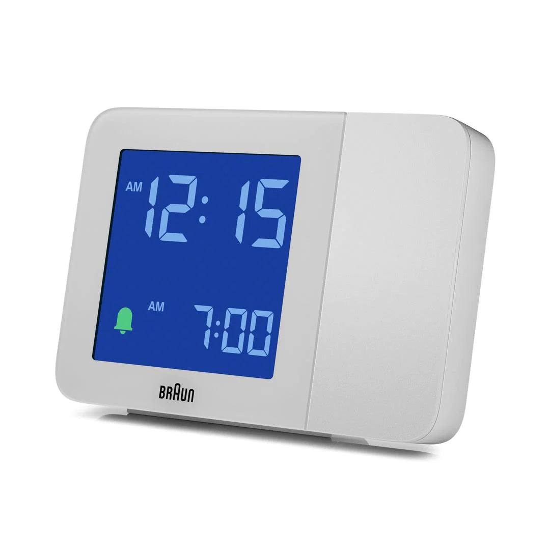 Braun Projectieklok en Wekker Digitaal BC15W-DCF│Wit│Radiogestuurd│voorkant schuin links met verlichting aan