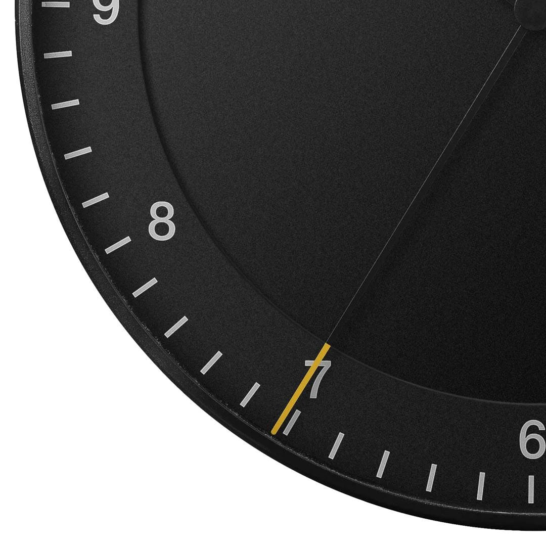 Braun Wandklok BC17 Analoog│Zwart│detail secondewijzer