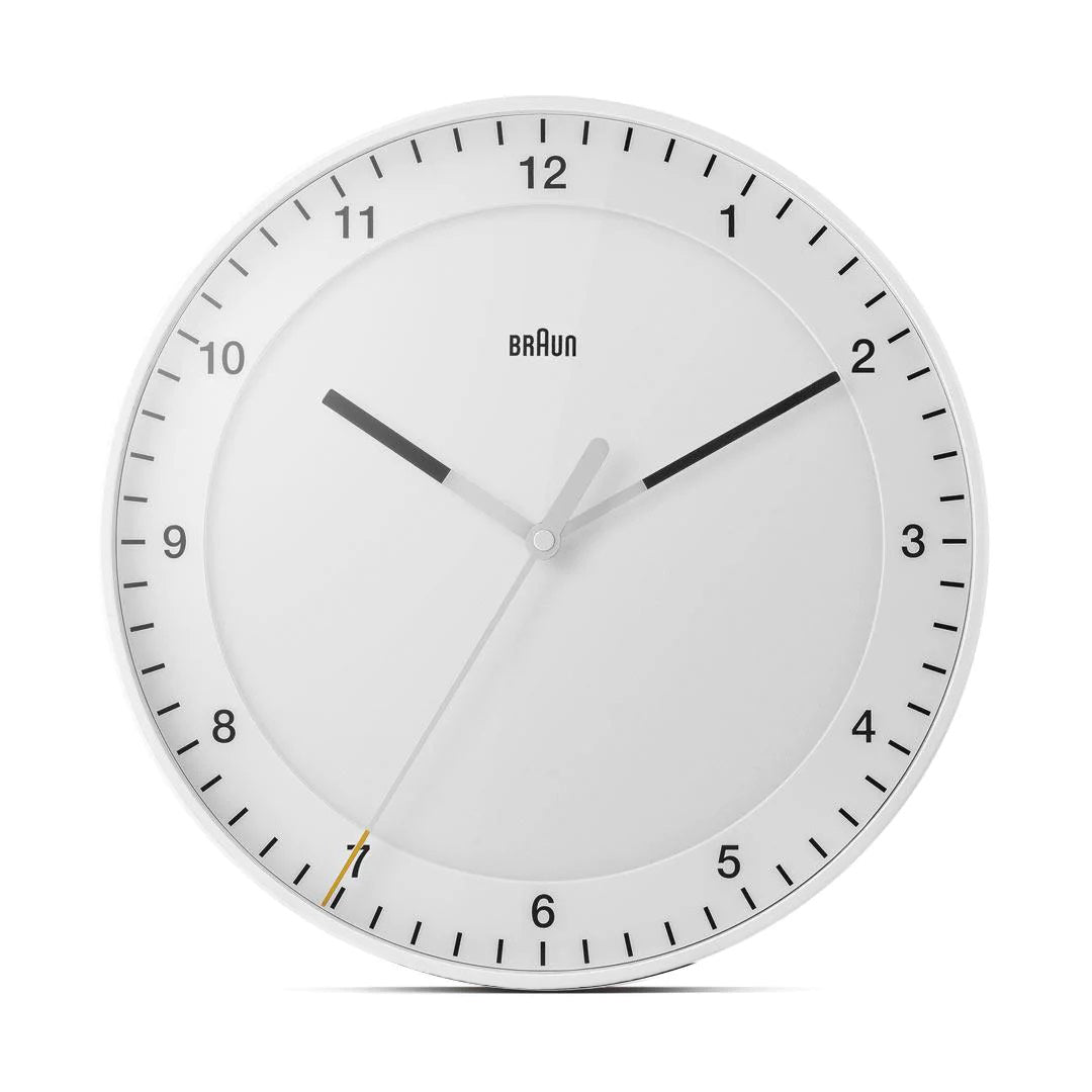 Braun Wandklok BC17W Analoog│Wit│foto voorkant witte achtergrond
