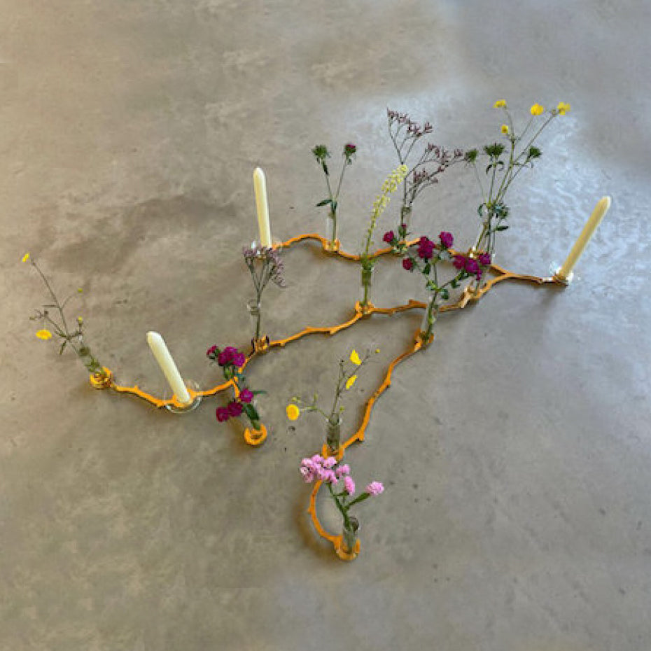 Candle Vase Gold set 10 branches│René Knip voor Thomas Eyck│foto bovenaanzicht op betonnen vloer