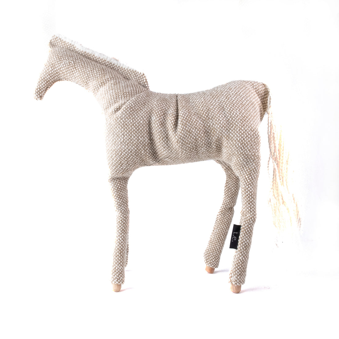 Gelderlander 04 Christien Meindertsma│Thomas Eyck│Stoffen Paard│product foto zijaanzicht