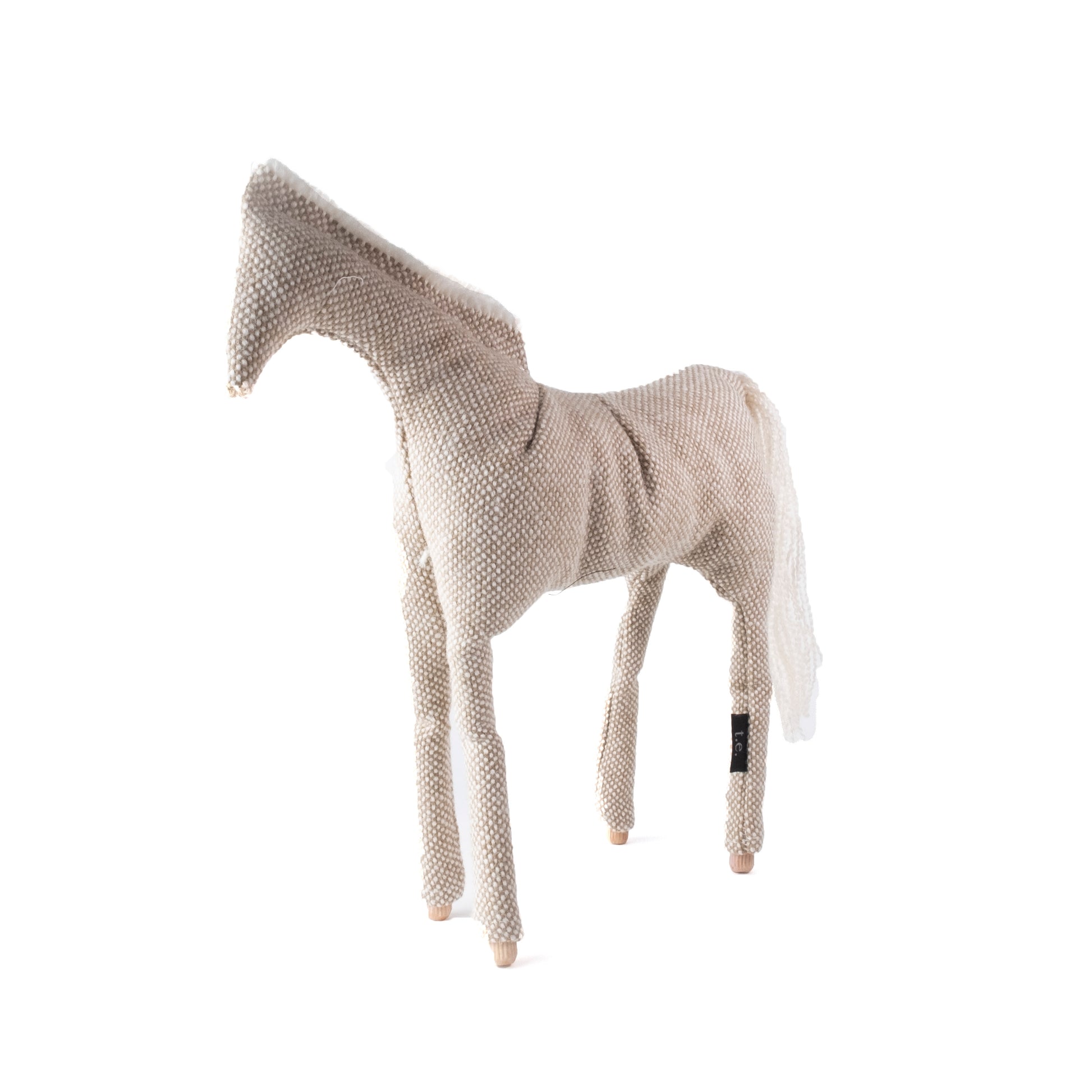 Gelderlander 04 Christien Meindertsma│Thomas Eyck│Stoffen Paard│product foto front schuin links