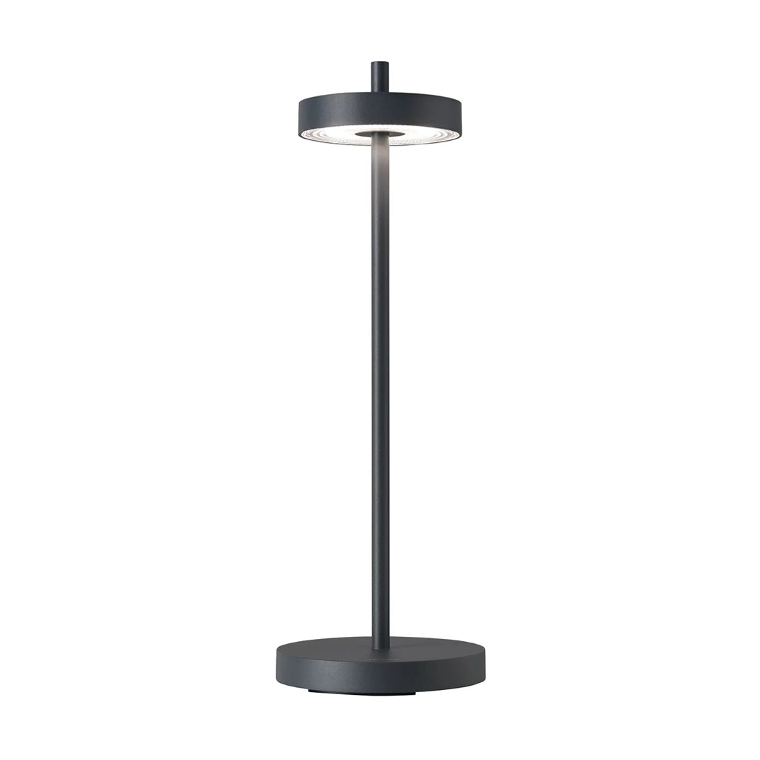 Essence • Tafellamp Oplaadbaar • Newdes • Designmarket.today • Minimalistich en innovatief! Essence is een draadloze oplaadbare tafellamp van het Duitse merk Newdes. Geschikt voor binnen en buiten. Een tijdloos design, voorzien van de modernste techniek. Traploos dimbaar, instelbare kleurtemperatuur, spatwaterdicht.