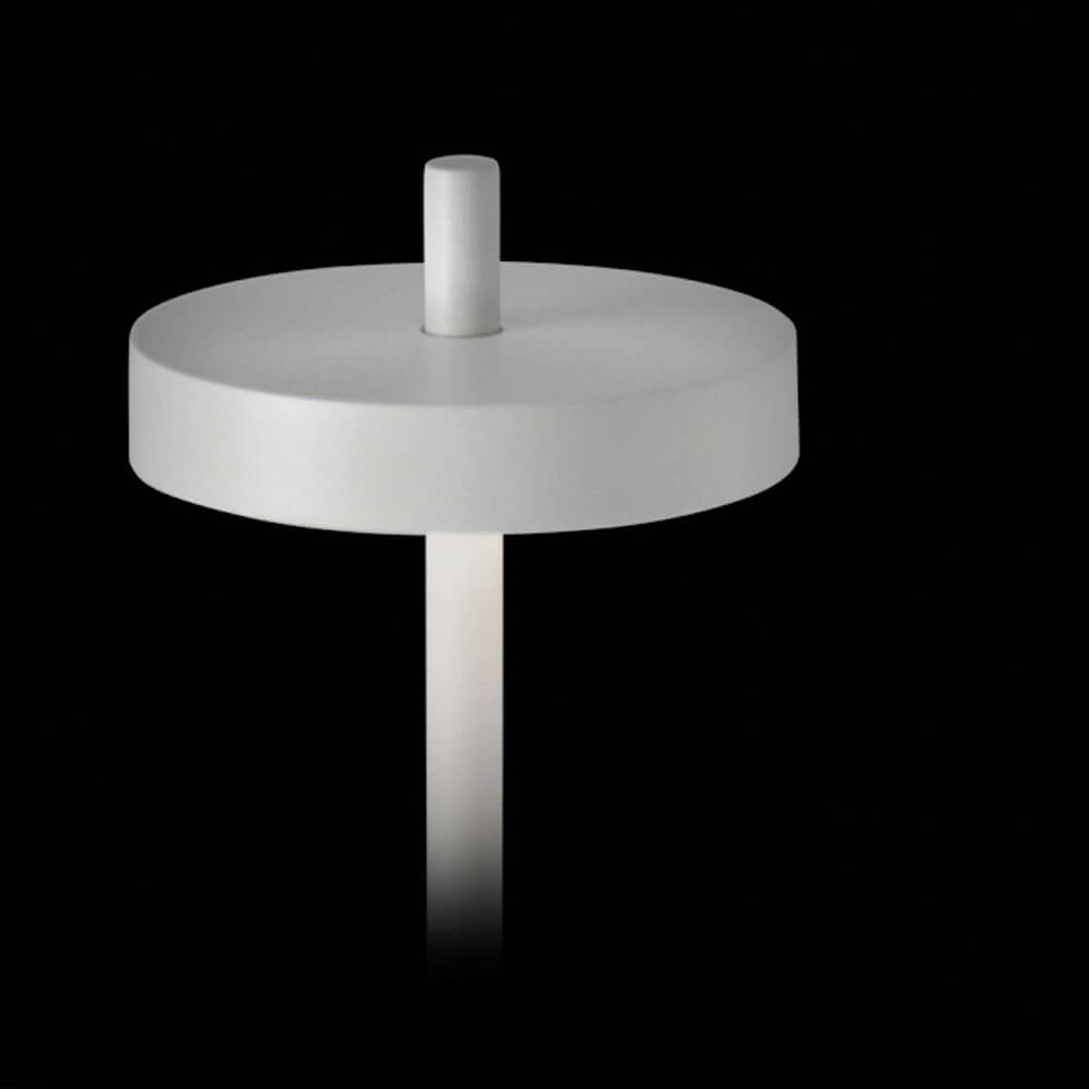 Essence • Tafellamp Oplaadbaar • Newdes • Designmarket.today • Minimalistich en innovatief! Essence is een draadloze oplaadbare tafellamp van het Duitse merk Newdes. Geschikt voor binnen en buiten. Een tijdloos design, voorzien van de modernste techniek. Traploos dimbaar, instelbare kleurtemperatuur, spatwaterdicht.