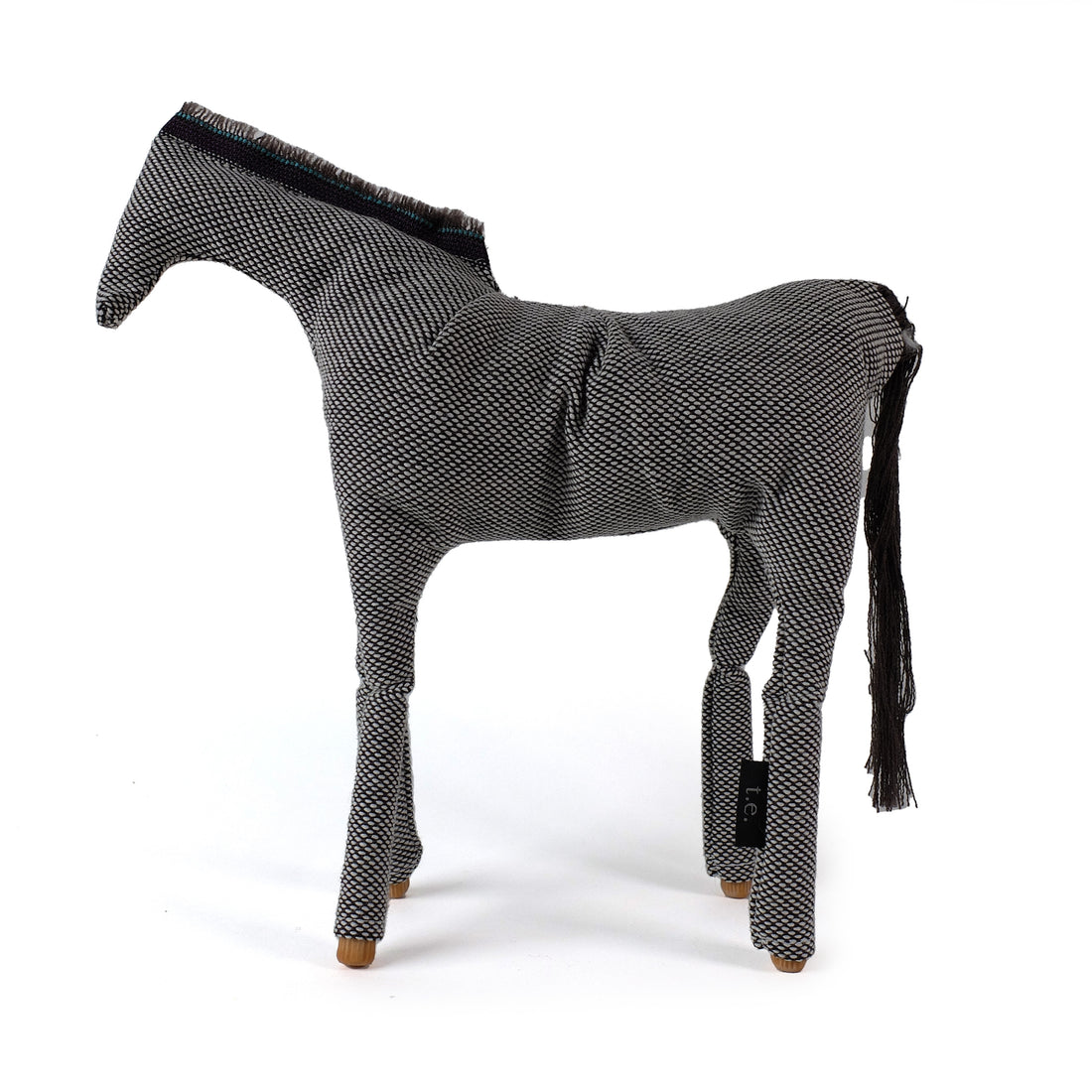 Gelderlander 01 Christien Meindertsma│Thomas Eyck│Stoffen Paard│zijkant met witte achtergrond