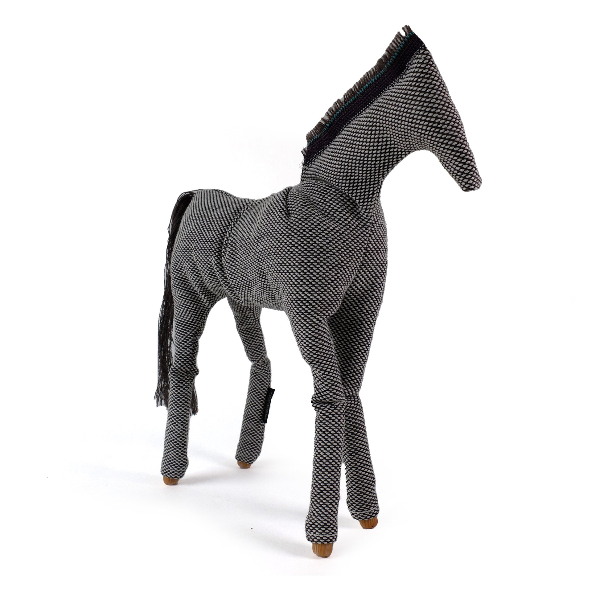Gelderlander 01 Christien Meindertsma│Thomas Eyck│Stoffen Paard│product foto front schuin rechts