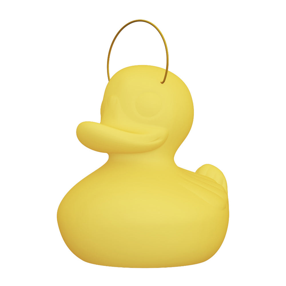 Goodnight Light • Duck Duck • Buitenverlichting • Designmarket.today • Duck Duck Lamp is een oplaadbare buitenlamp van het Spaanse merk Goodnight Light. Deze badeend roept vrolijke herinneringen op aan je kindertijd. Geschikt om te laten drijven in het zwembad of vijver door zijn waterdichtheid. Dimbaar en in te stellen in 7 verschillende kleuren verlichting. 