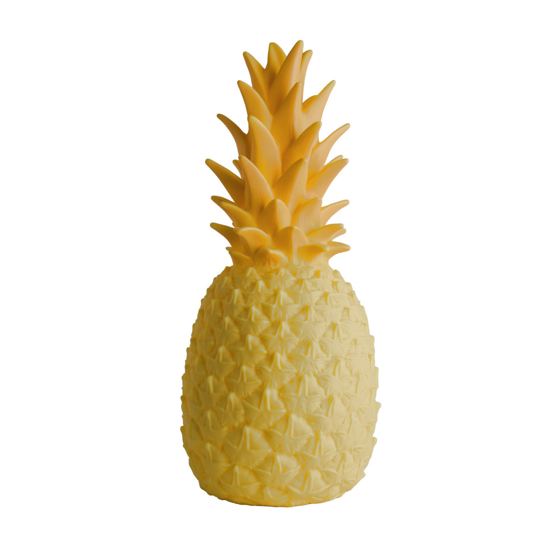 Piñacolada Lamp • Goodnight Light • Buitenverlichting • Designmarket.today • Haal tropische sferen in huis met deze coole Piñacolada lamp van het Spaanse merk Goodnight Light. Deze oplaadbare buitenlamp in de vorm van een ananas zorgt voor de perfecte sfeerverlichting tijdens een zomeravond in je tuin. Maar ook binnen is hij een ware eyecatcher. Uitgerust met een dimbare 7-kleurige LED-module. 