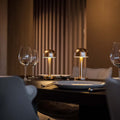 Humble Two Oplaadbare tafellamp Gold│HUMTL00201│Draadloos│tweem aal op eettafel