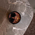 Hikaya Geurkaars│Burned Oudh│foto bovenaanzicht op tafel