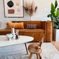 Humble One Oplaadbare Tafellamp Walnoot│Draadloos│Humble Lights│art. HUMTL00104│in woonkamer op salontafel