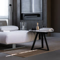Humble One Smart Oplaadbare Tafellamp│Slimme Verlichting│art. HUMTLS0106│op marmeren tafel naast bank