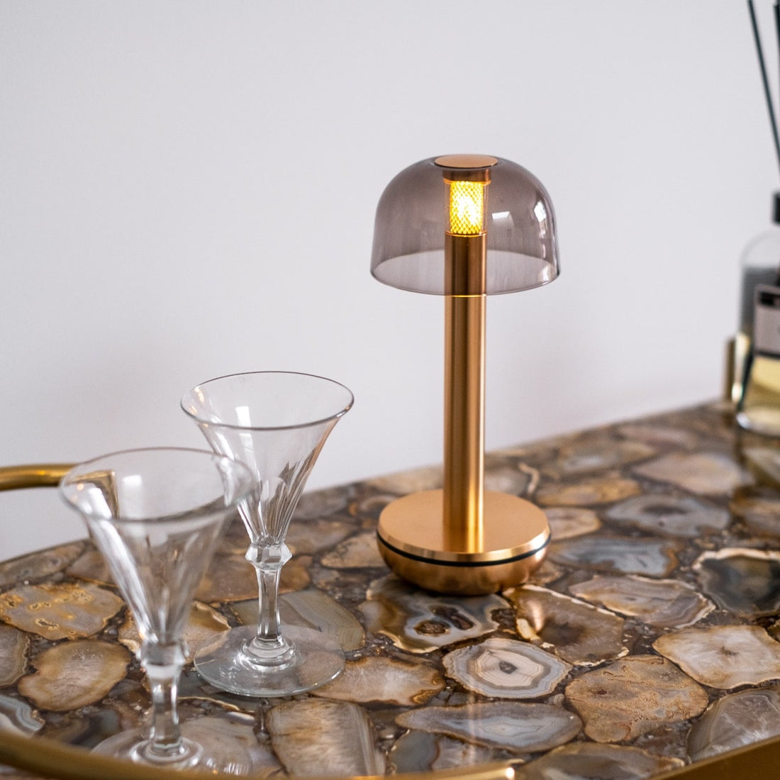 Humble Two Oplaadbare Tafellamp Gold Smoked│Draadloos│art. HUMTL00205│voorkant met witte achtergrond