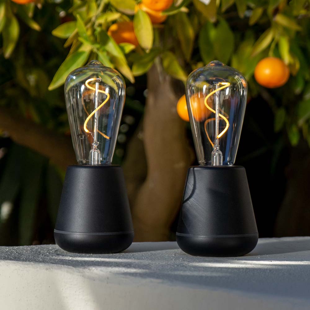 Humble One Outdoor Oplaadbare Tafellamp Zwart│Buitenverlichting│art. HUMTL00116│Voorkant met witte achtergrond en licht uit