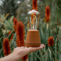 Humble One Outdoor Oplaadbare Tafellamp Cinnamon│Buitenverlichting│art. HYMTL00118│op hand gedragen