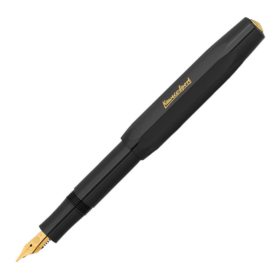 Kaweco Classic Sport Vulpen Zwart│art. 1510000│Vulpen schuin met dop op huls