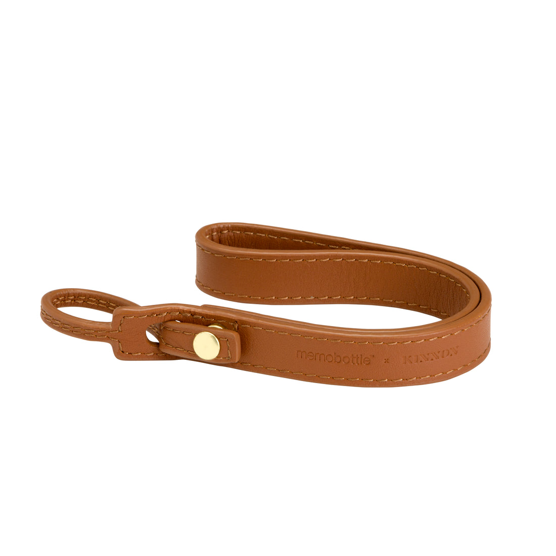 Memobottle • Handvat Leer • Designmarket.today • Met de leather Lanyard draag je je Memobottle overal makkelijk mee naar toe. Met dit leren handvat heb je altijd je waterfles bij de hand. Maar ook je handen vrij wanneer nodig. Geschikt voor alle formaten Memobottle. Gemaakt van hoge kwaliteit voor lange levensduur.