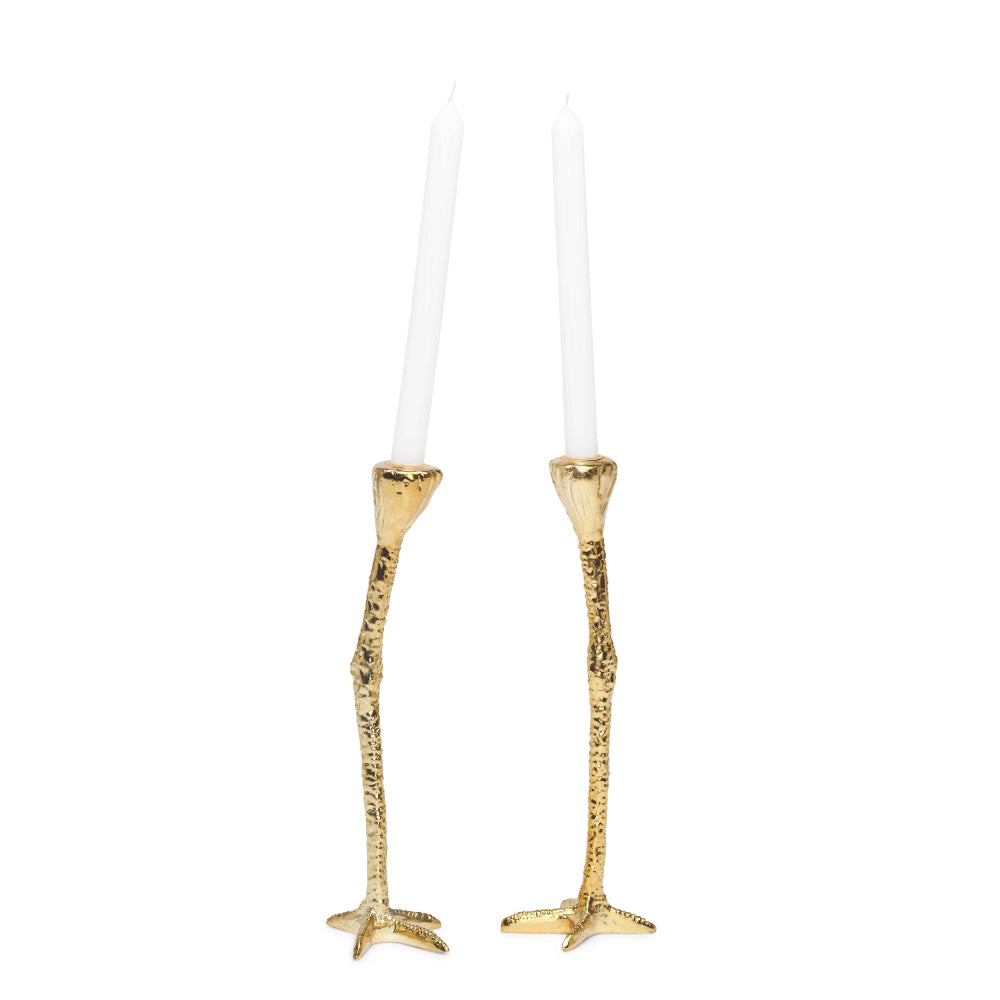 Longs Legs Kandelaar • Jasmin Djerzic • Long Legs is een set van twee kandelaars in de vorm van de poten van een reiger. Gemaakt van stevige kunsthars, en verkrijgbaar in verschillende opvallende kleuren. De zwart/gele combinatie zijn de kleuren van de poten van de kleine zilverreiger.