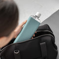 Memobottle Silicone Sleeve Slim Sea Mist│Drinkfles│foto in sporttas