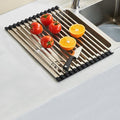 Rolmat RVS│Onderzetter en Afdruiprek│Happy Sinks by Magisso│art. EB-HS-002│op spoelbak met fruit en tomaten