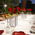 Magnetische Vaas Aluminium set van 5│art. PE543│met rode bloemen op gedekte tafel buiten
