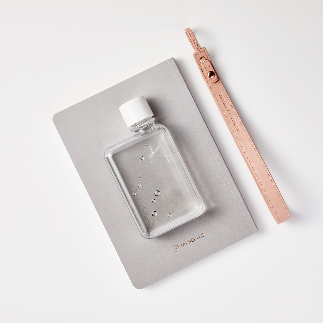 Memobottle A7│Platte Waterfles 180ml│art. M005R│vooraanzicht met witte achtergrond