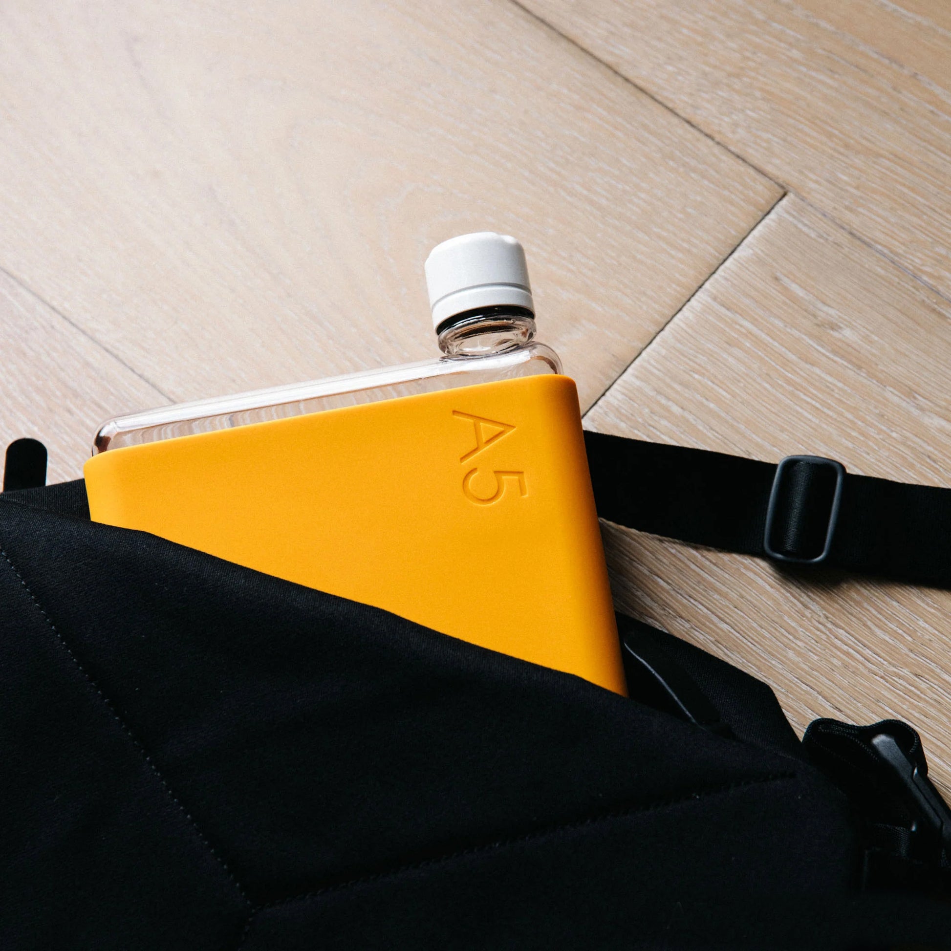 Memobottle Silicone Sleeve A5 Mandarin│Drinkfles│foto in tas