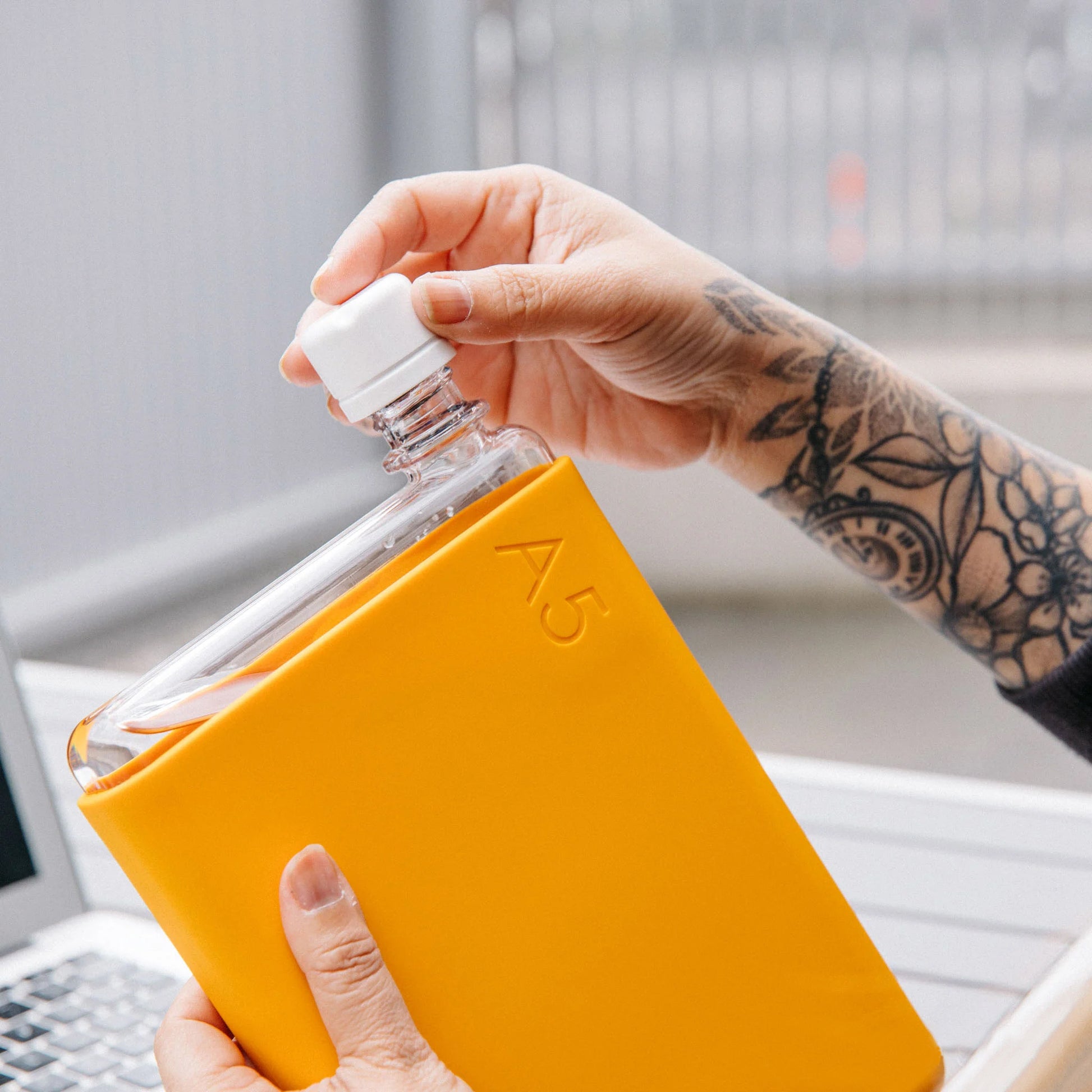 Memobottle Silicone Sleeve A5 Mandarin│Drinkfles│foto met dop losgeschroefd