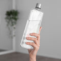 Memobottle Slim│Platte Waterfles 450ml│foto volle waterfels in hand