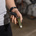 Key Organizer Orbitkey│Active Hunter Green│ ACTO-2-HG│sleutelhanger rubber met autosleutel in hand