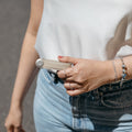 Key Organizer Orbitkey│Cactus Vegan Desert Sand│CCLO-2-DSDS│sleutelhanger leer gsloten in hand