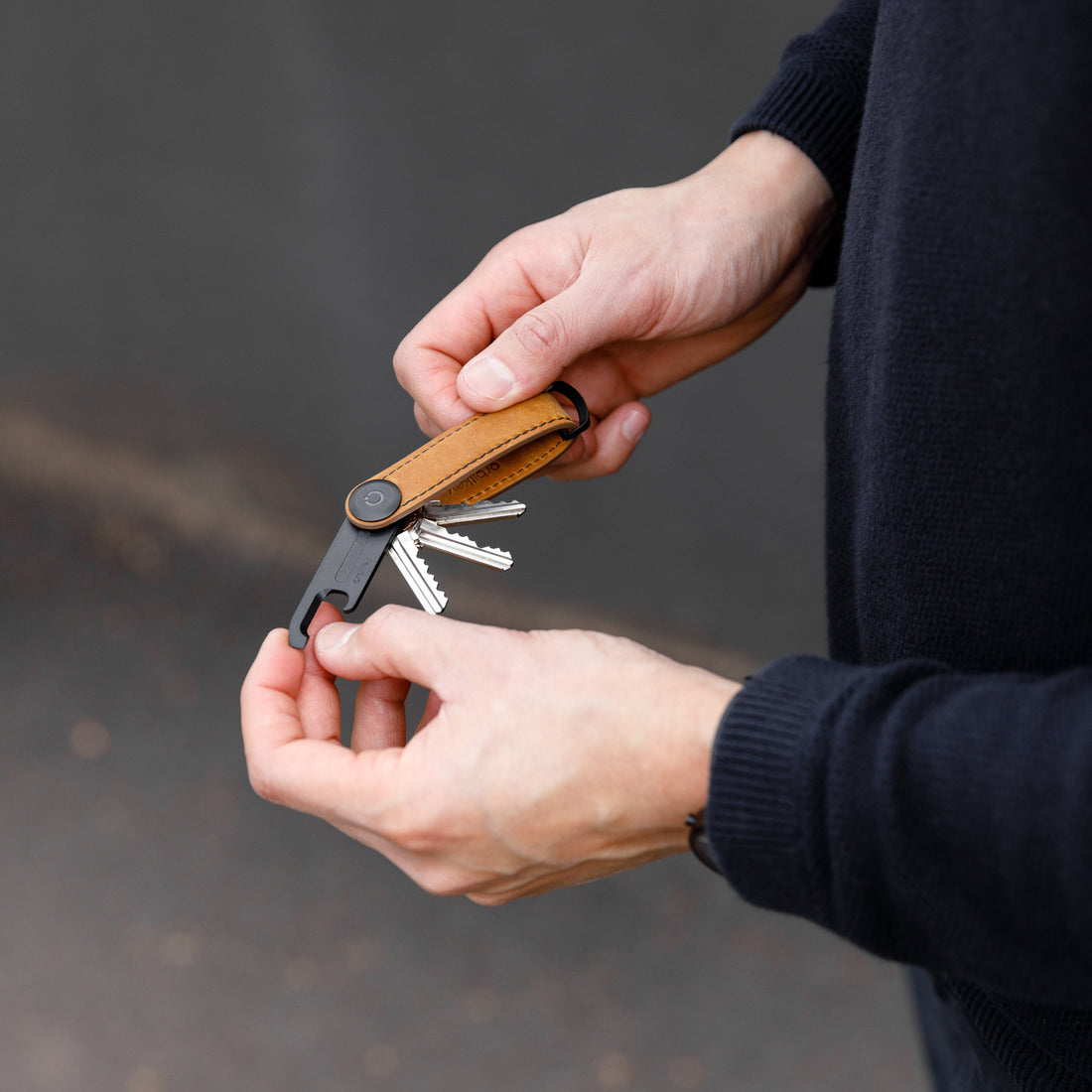 Orbitkey Gift Set│Key Organiser Chestnut Brown│Multitool Zwart│art. KCHB-CBB-201│verpakking witte achtergrond