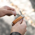 Key Organizer Orbitkey│Premium Leather Cognac Tan│art. LTHO-2-CGTN│sleutelhanger leer in handen