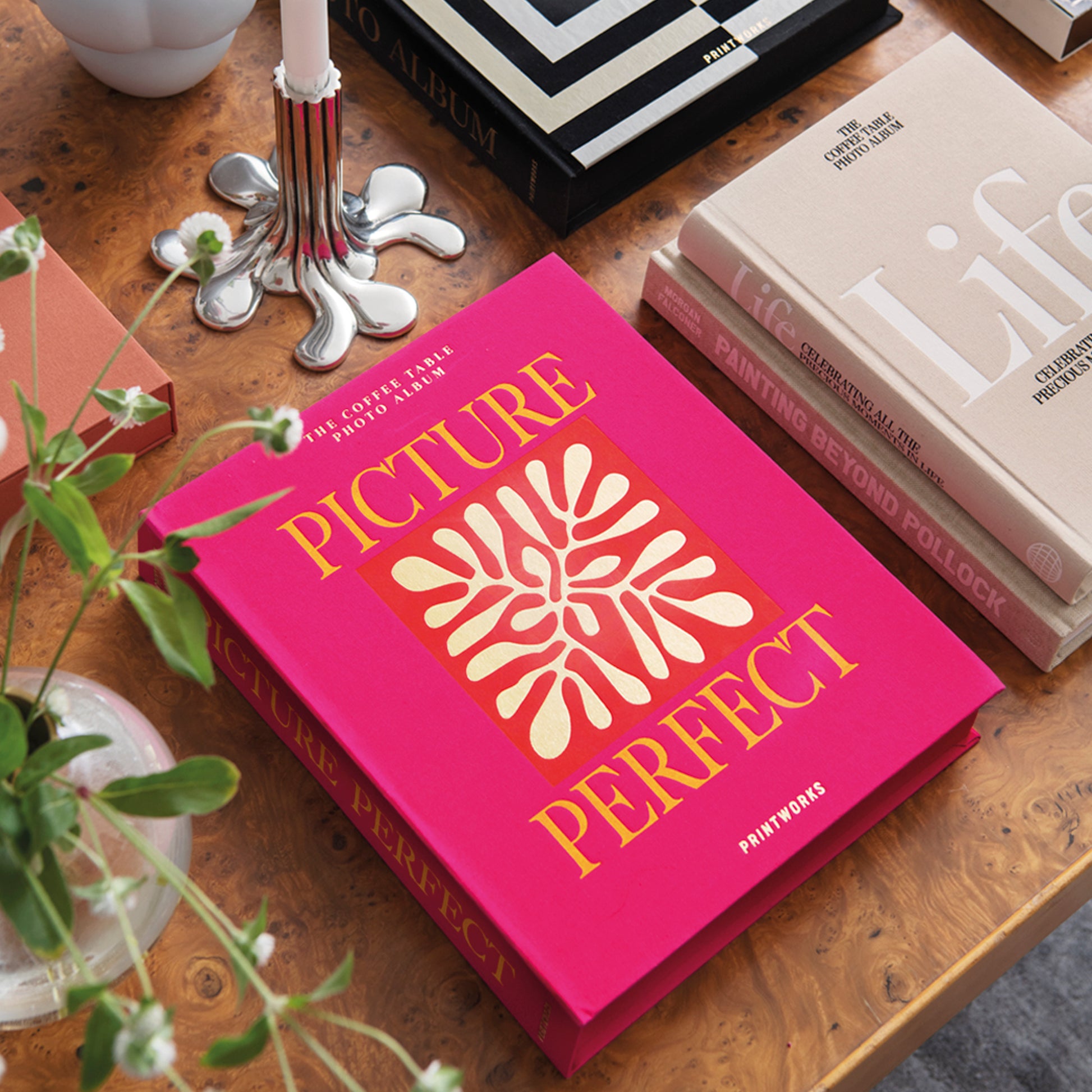 Fotoalbum Picture Perfect│Printworks│Photo Album│art. PW00554│op tafel met diverse boeken en kandelaar