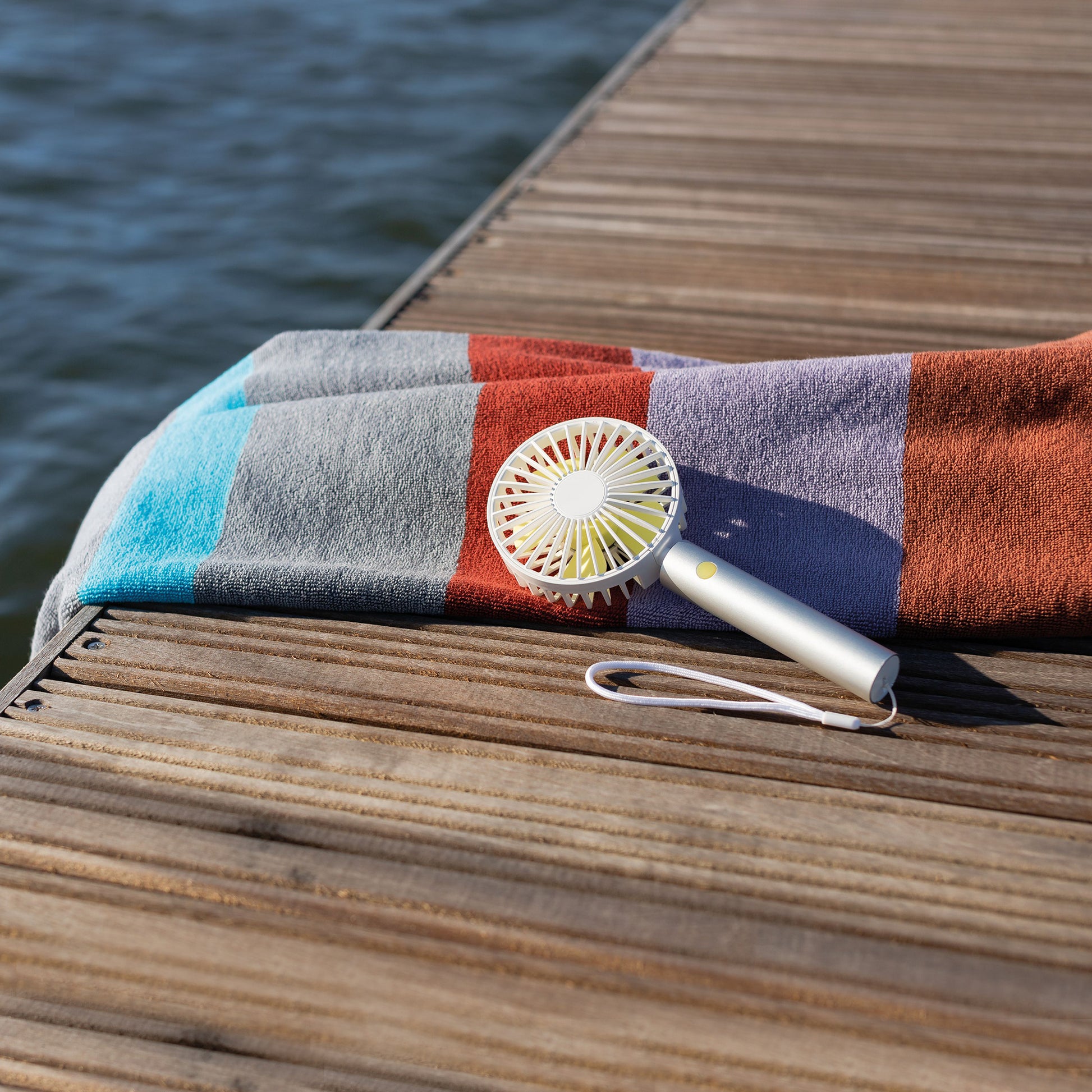 Ventilator Fan Flow Silver│Remember│foto met handdoek op steiger