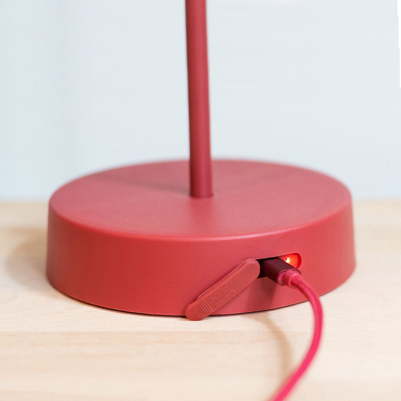 Oscar Oplaadbare Tafellamp Cozy│Remember│Buitenverlichting│art. LT 02│detail USB- poort