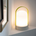 Uri Tafellamp Oplaadbaar│Celine geel-grijs│Buitenverlichting│Lifestyle lamp aan 